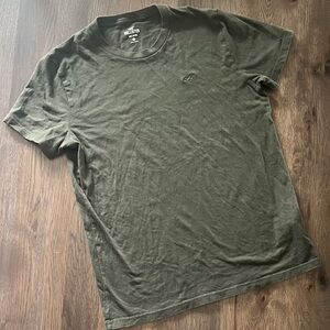 Hollister Men's Green Short Sleeve Cotton T-shirt Small